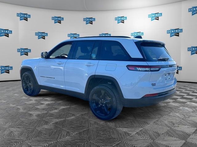 Certified 2023 Jeep Grand Cherokee Limited w/ Black Appearance Package image 4