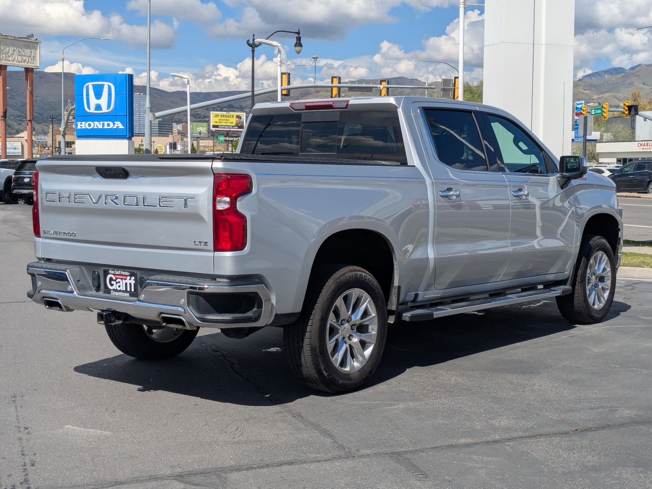 Used 2021 Chevrolet Silverado 1500 LTZ w/ Z71 Off-Road Package AWD/4WD image 3