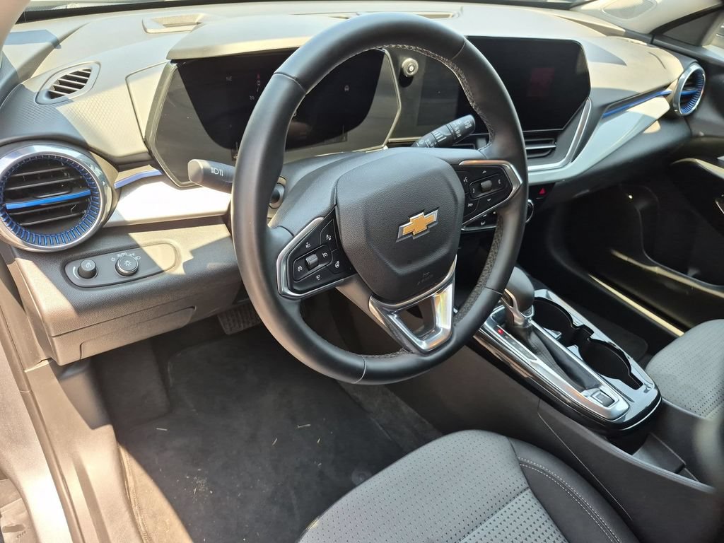 Used 2025 Chevrolet Trax LT w/ LT Convenience Package FWD image 15