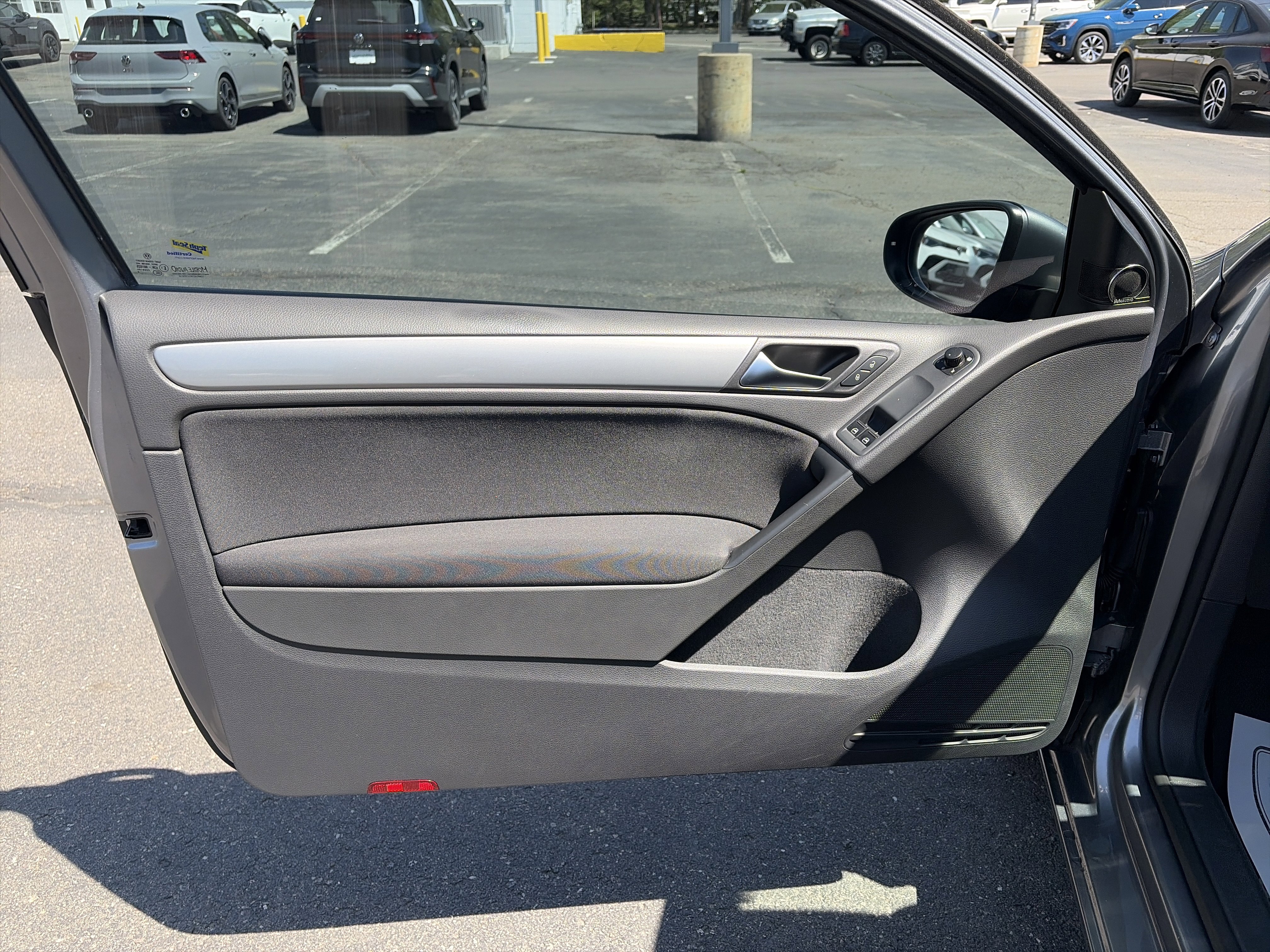 Used 2010 Volkswagen Golf TDI FWD image 17