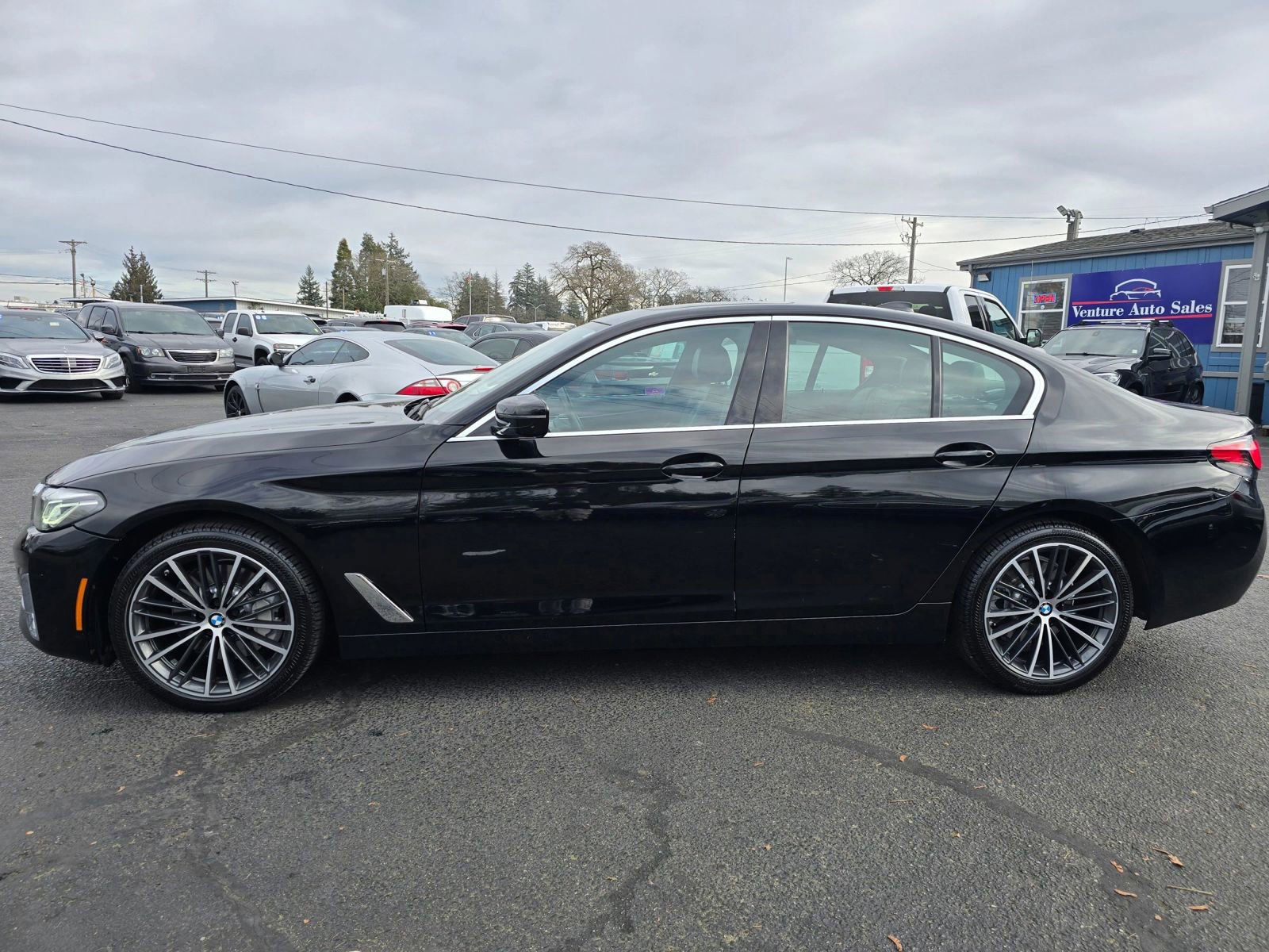 Used 2021 BMW 530i xDrive image 2