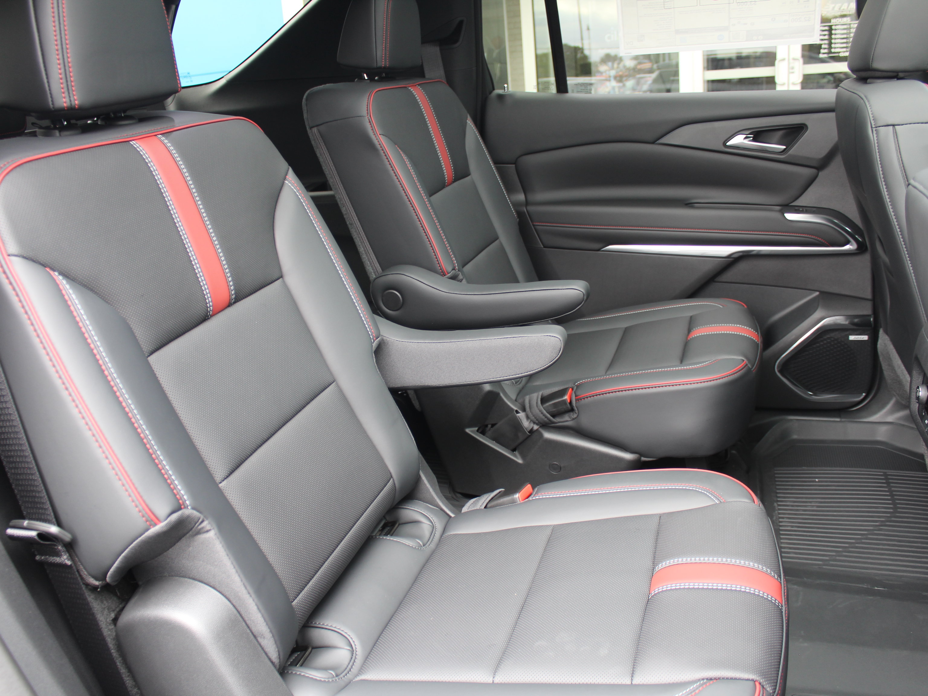 New 2027 Chevrolet Traverse RS w/ LPO, Floor Liner Package AWD/4WD image 20
