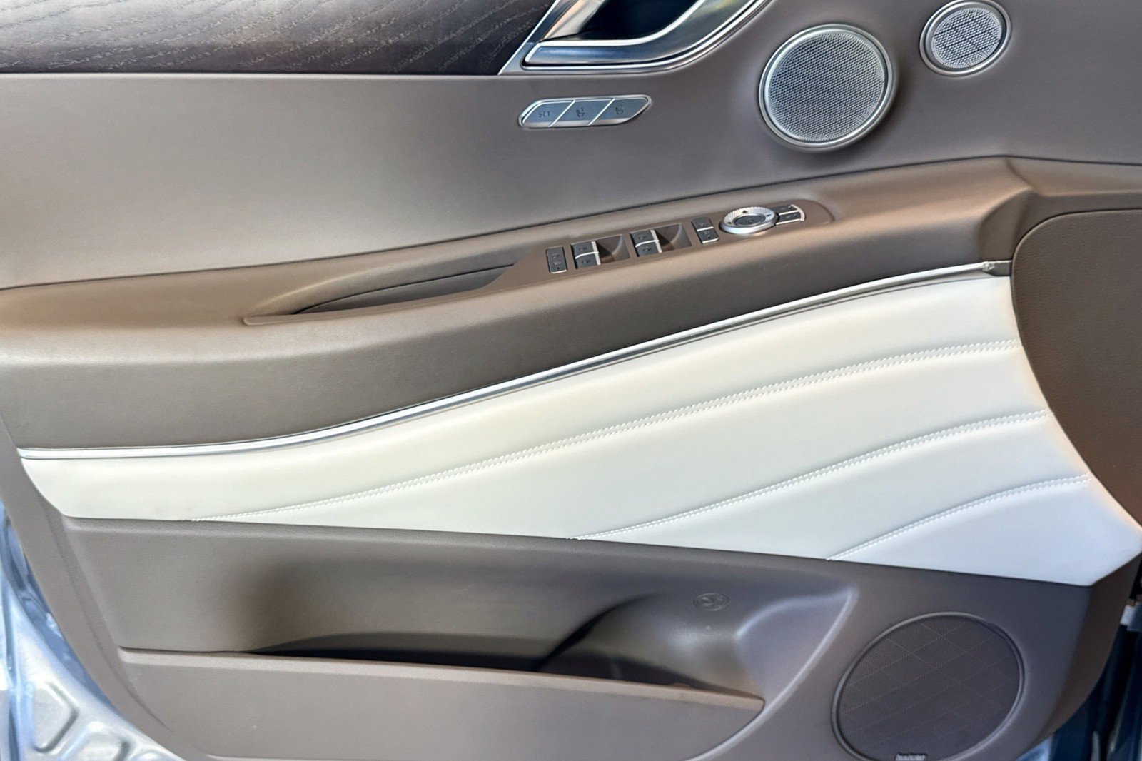 Used 2023 Genesis GV80 3.5T w/ Cargo Package image 17