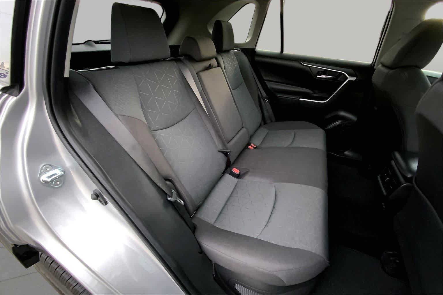 Used 2024 Toyota RAV4 XLE AWD/4WD image 39