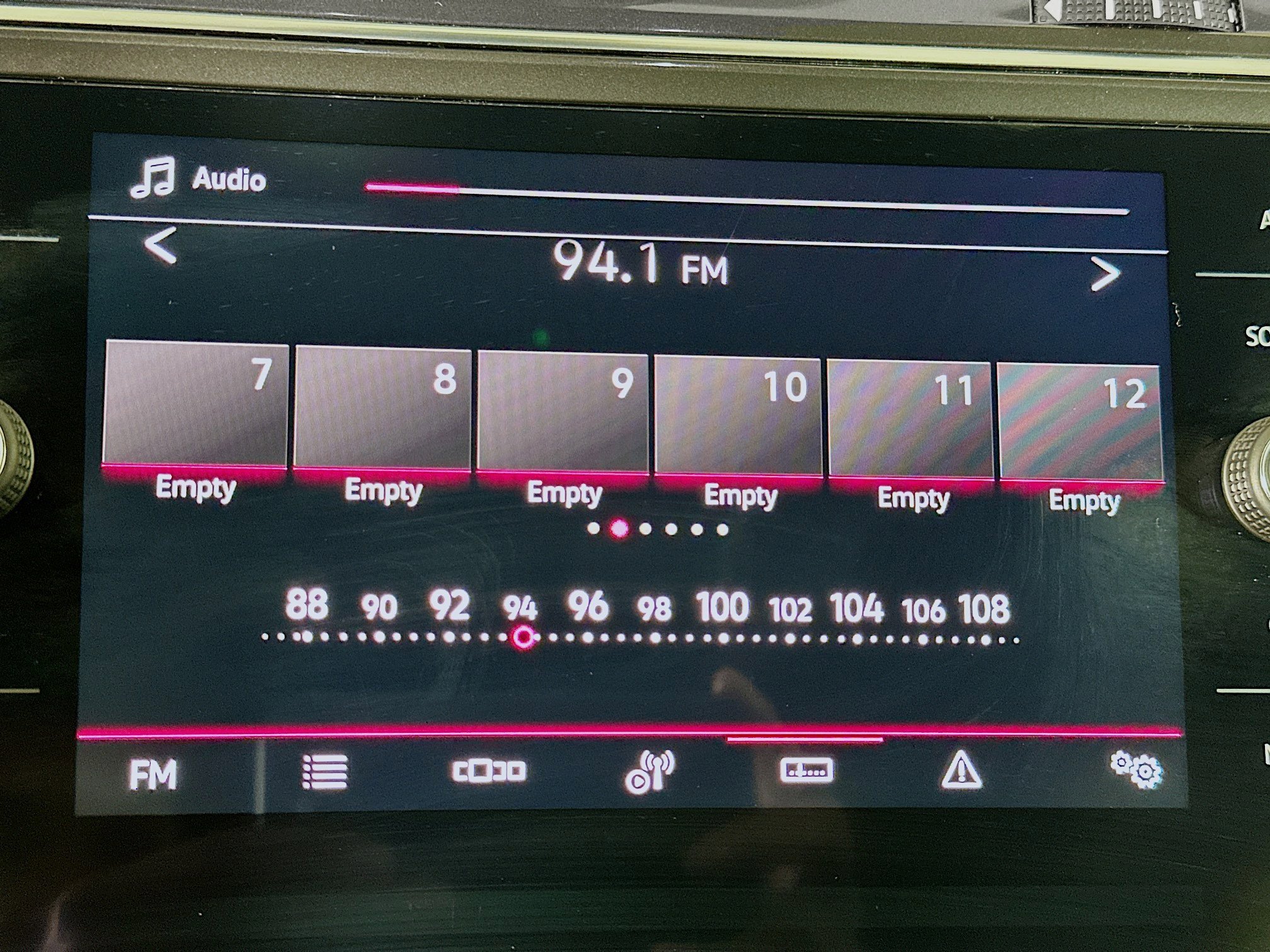 Used 2022 Volkswagen Tiguan SE R-Line image 21