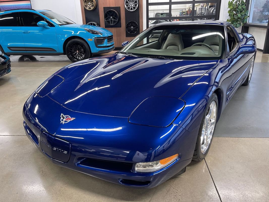 Used 2004 Chevrolet Corvette Coupe w/ Preferred Equipment Group image 2