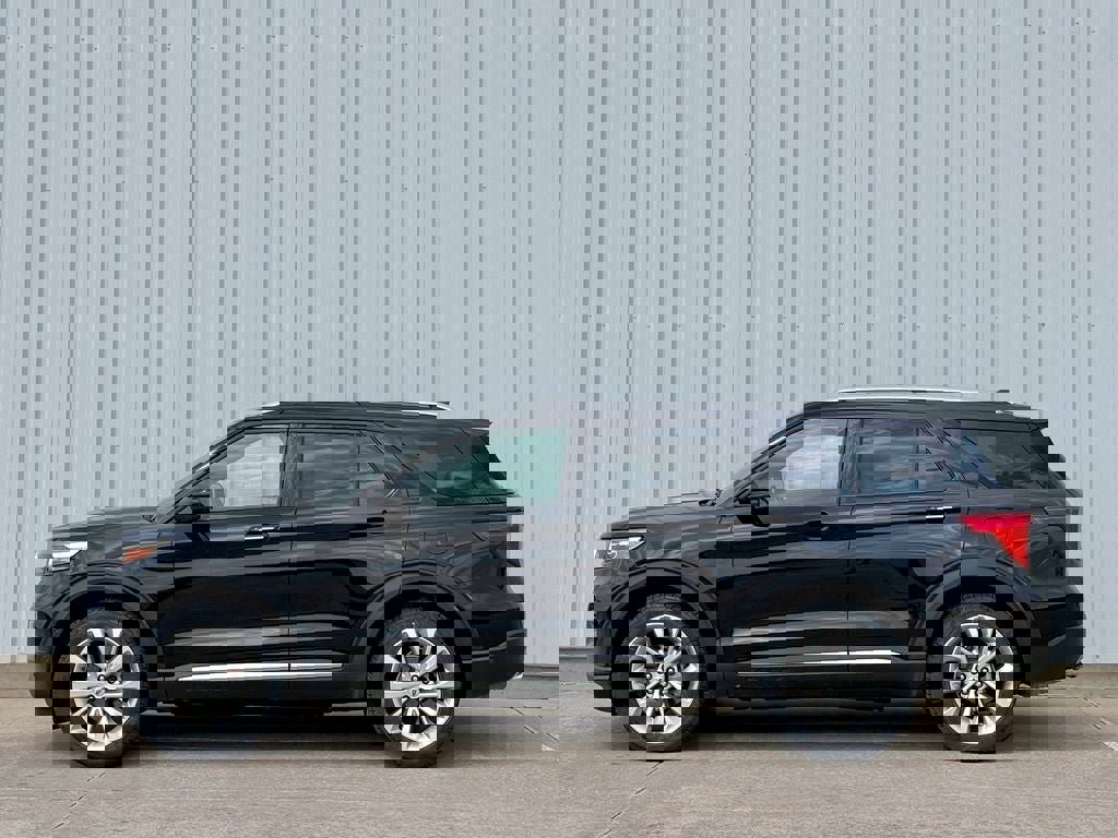 Used 2021 Ford Explorer Platinum w/ Equipment Group 601A AWD/4WD image 3