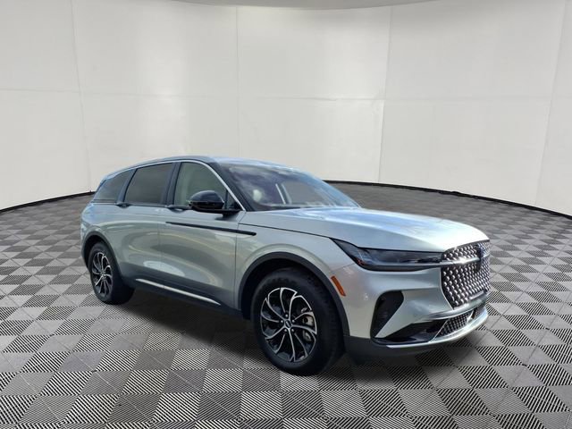 Used 2025 Lincoln Nautilus Premier AWD/4WD image 3