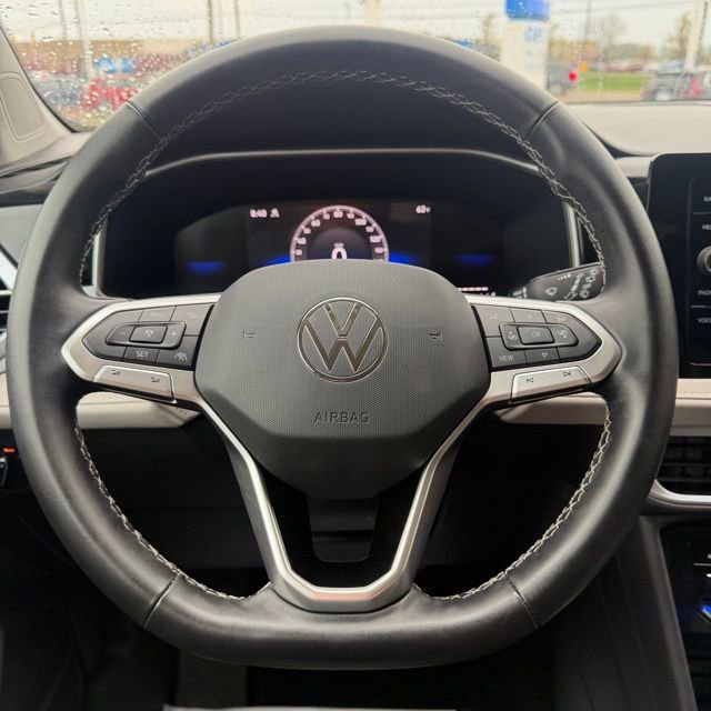 Used 2025 Volkswagen Taos SE AWD/4WD image 16