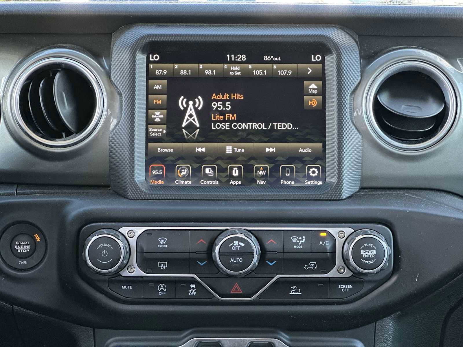 Used 2022 Jeep Gladiator Overland w/ Trailer Tow Package image 12