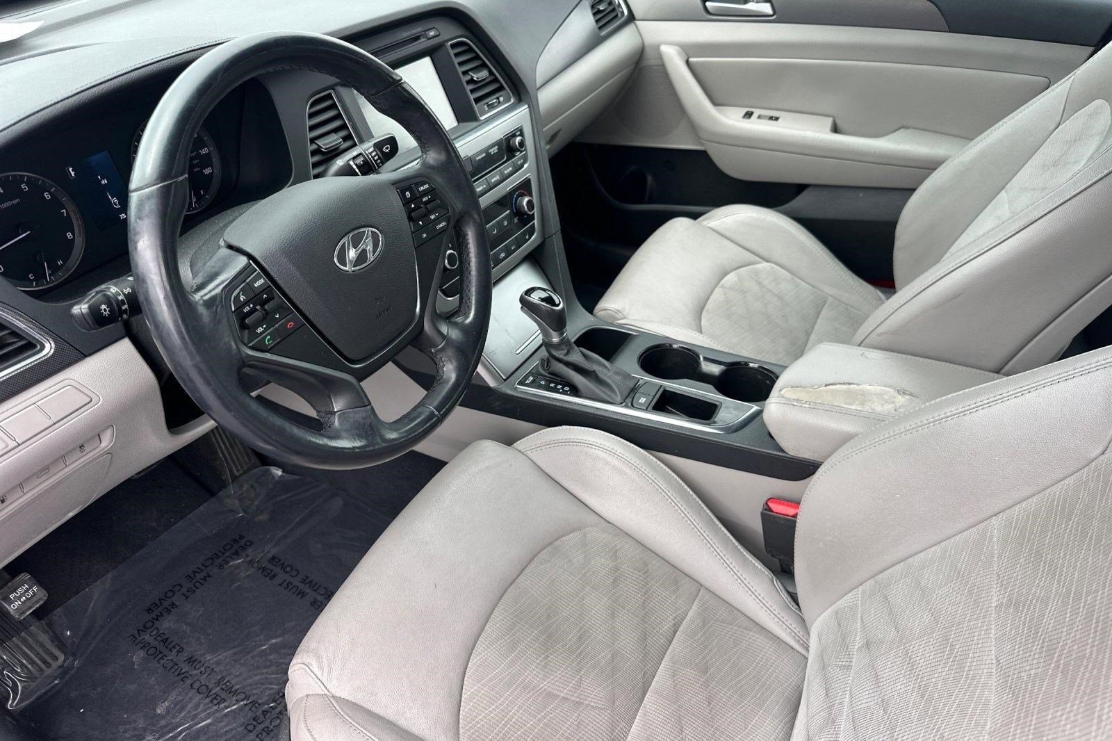 Used 2017 Hyundai Sonata Sport w/ Value Edition Package 02 FWD image 4