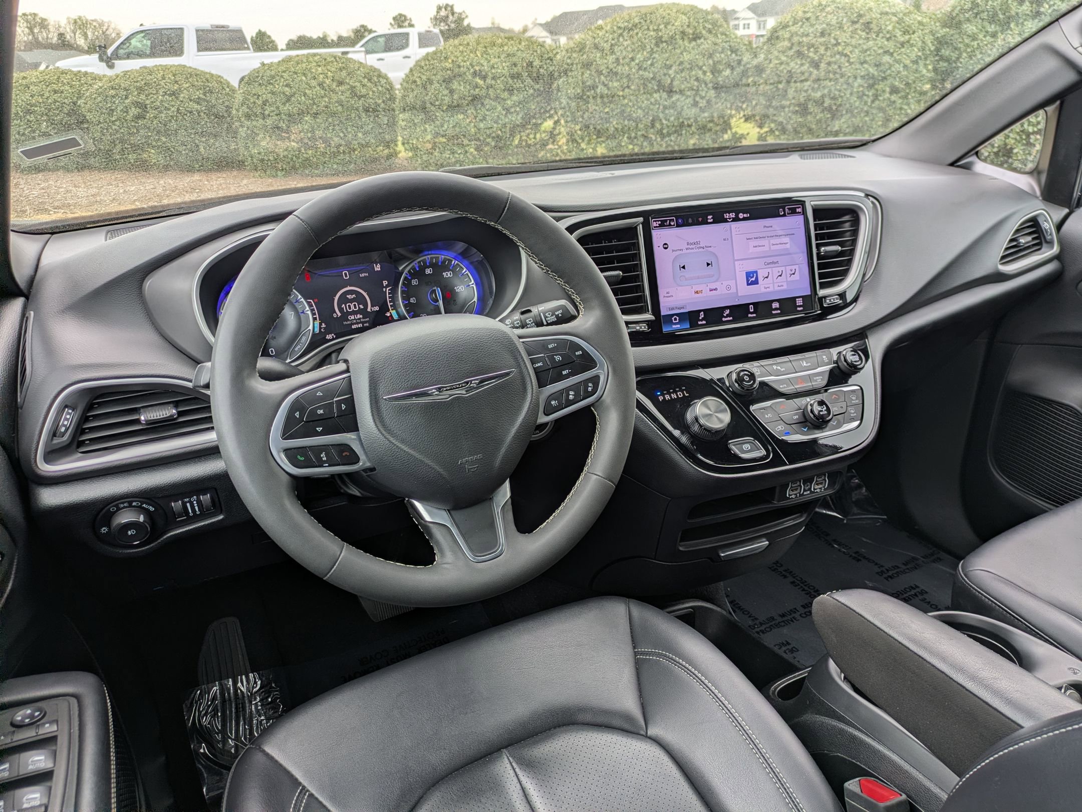 Used 2025 Chrysler Pacifica Select image 34