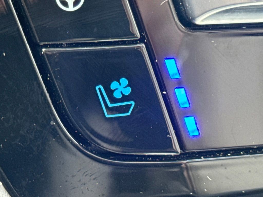 Used 2023 Ford Explorer Platinum w/ Technology Package image 51