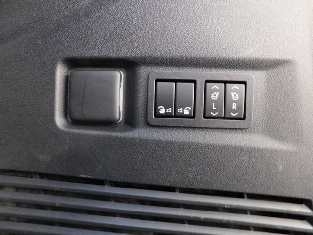 Used 2022 Chevrolet Tahoe LT w/ LT Signature Plus Package image 14