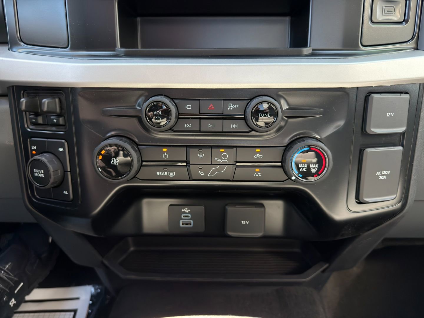 New 2026 Ford F350 XLT image 31