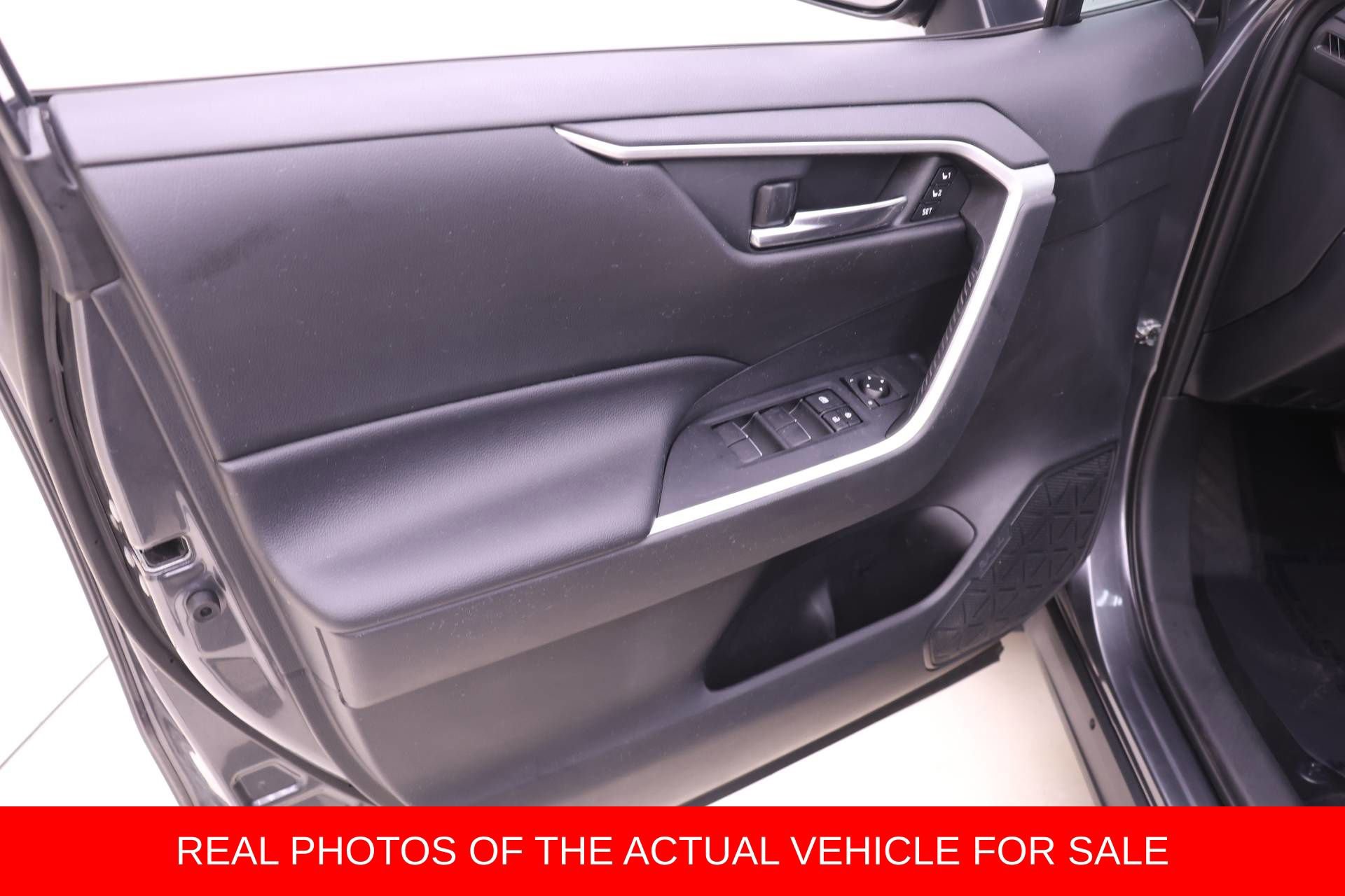 Certified 2020 Toyota RAV4 XLE Premium image 9