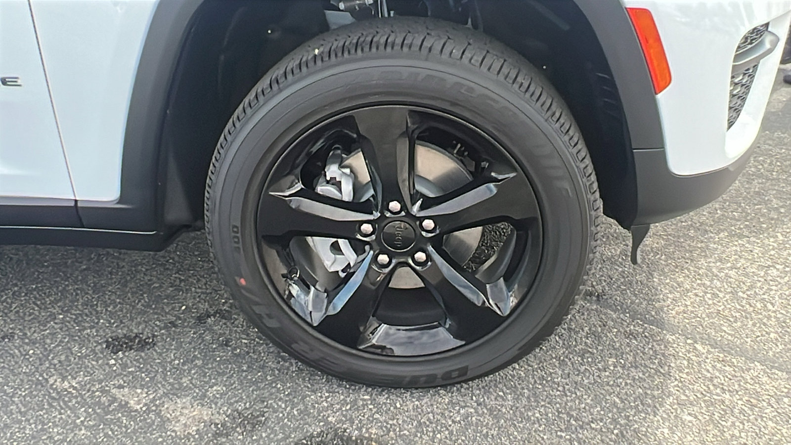 New 2025 Jeep Grand Cherokee Altitude image 9