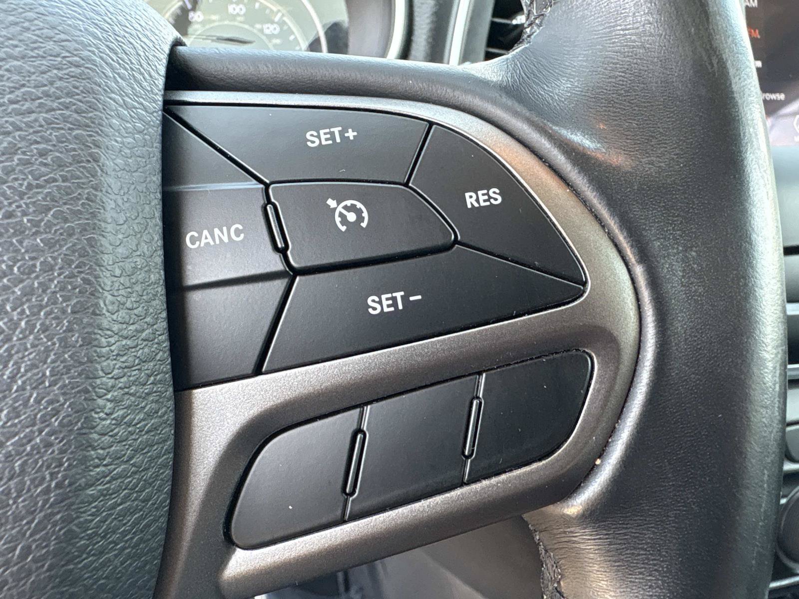 Used 2019 Jeep Cherokee Latitude Plus w/ Comfort/Convenience Group FWD image 29
