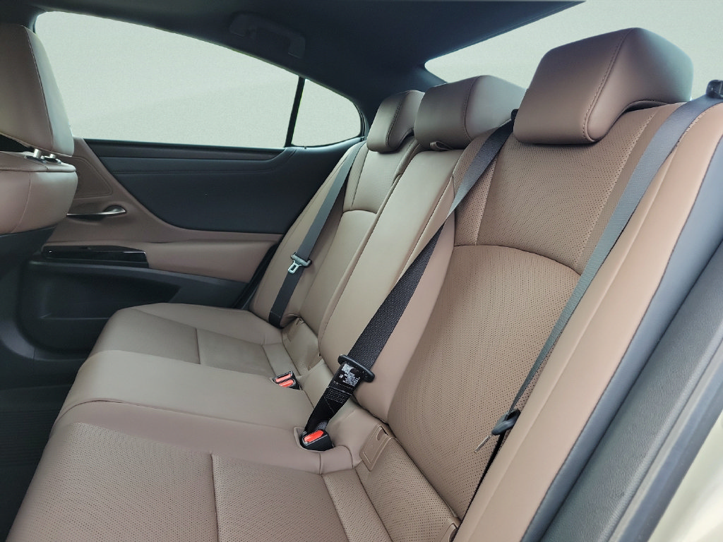 Used 2024 Lexus ES 350 w/ Premium Package FWD image 9