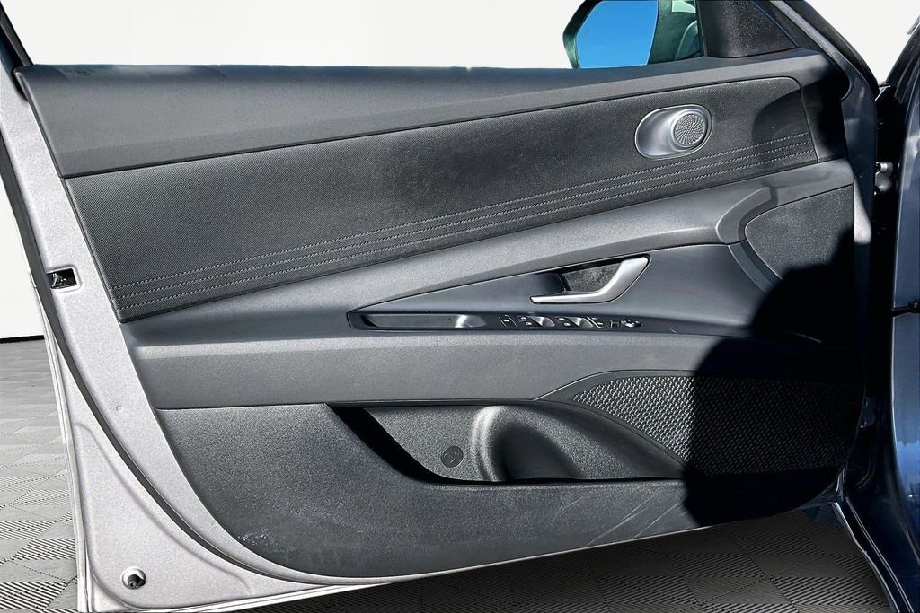 Used 2024 Hyundai Elantra SE image 23