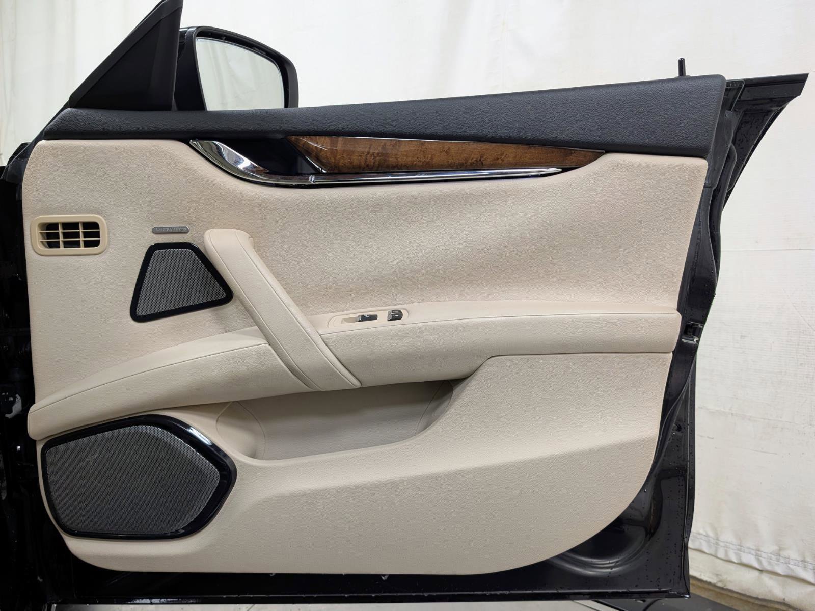 Used 2014 Maserati Quattroporte GTS image 27