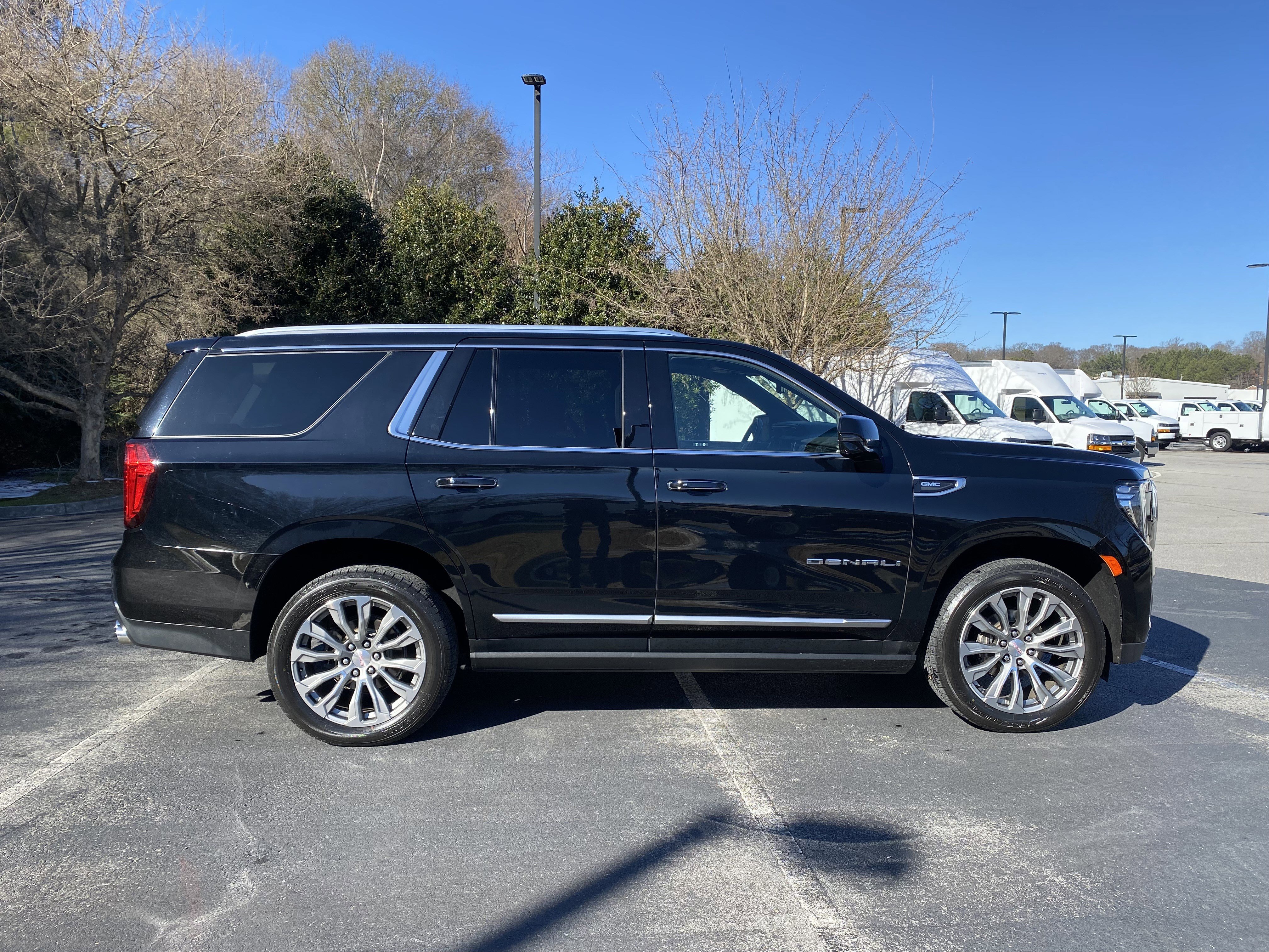 Used 2021 GMC Yukon Denali w/ Denali Premium Package image 10