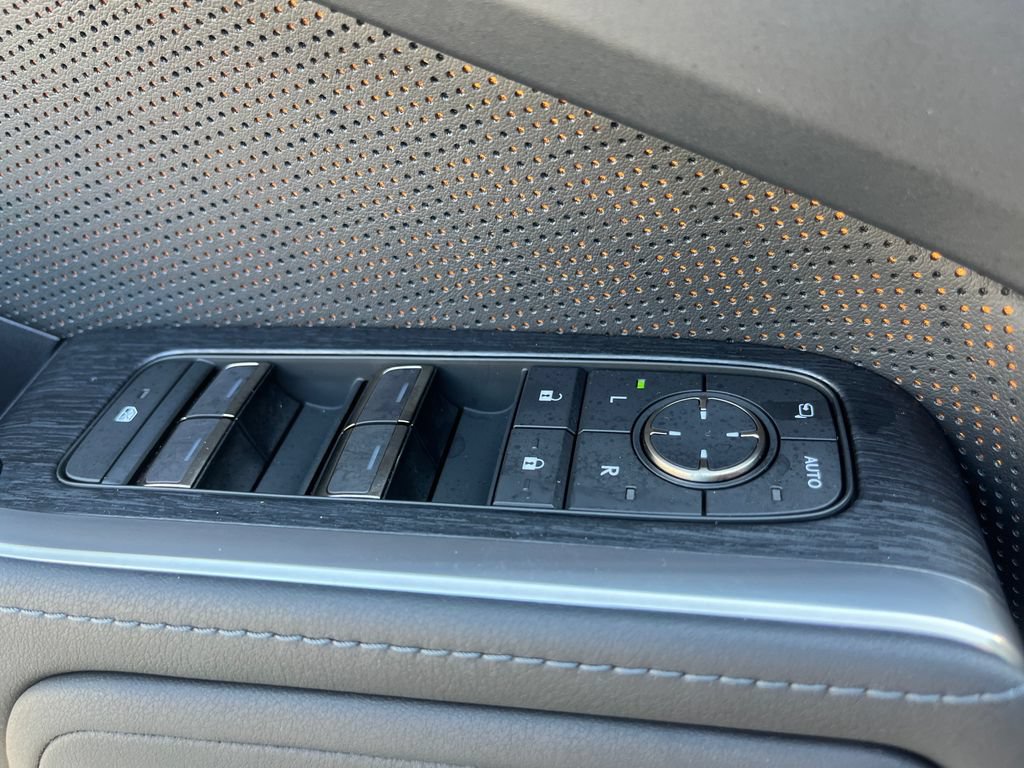 Used 2026 Lexus GX 550 w/ Cold Area Package AWD/4WD image 11