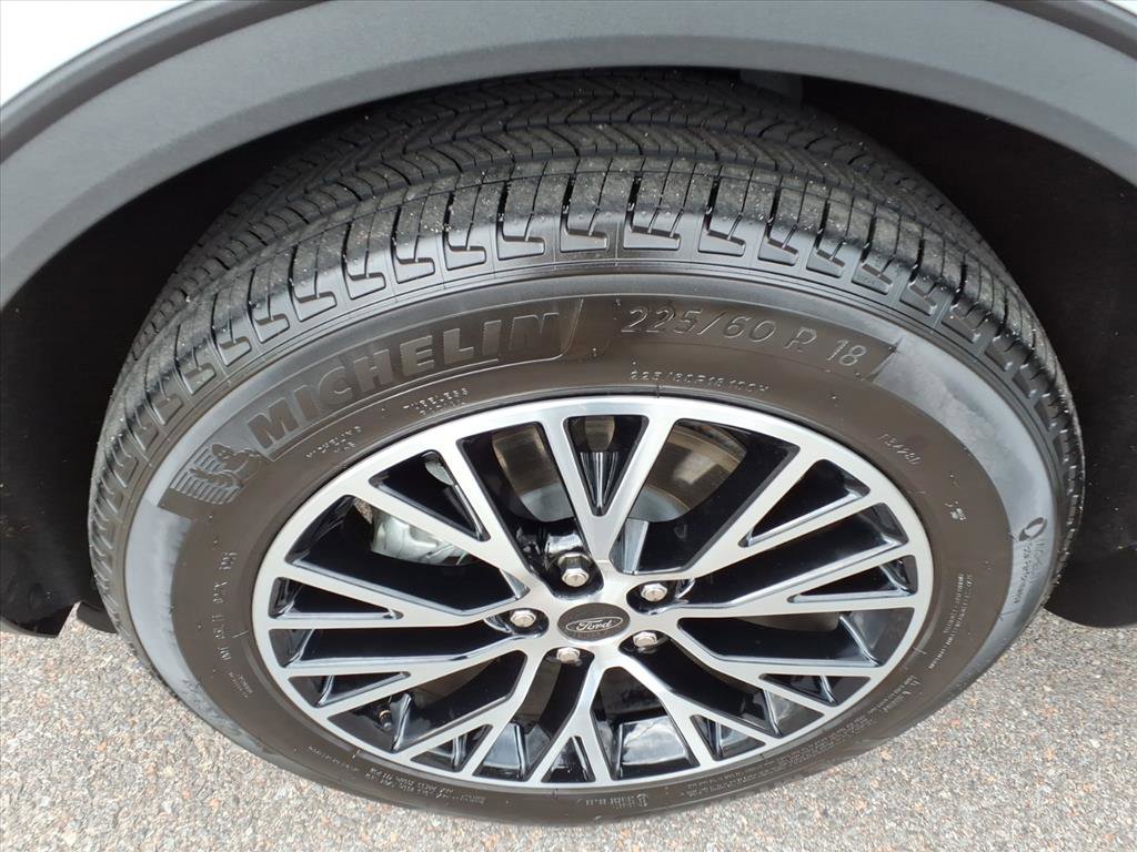 Used 2025 Ford Escape SE image 18