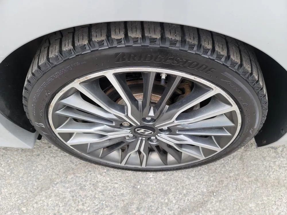 Used 2018 Hyundai Elantra Sport w/ Sport Premium Package 03 FWD image 25