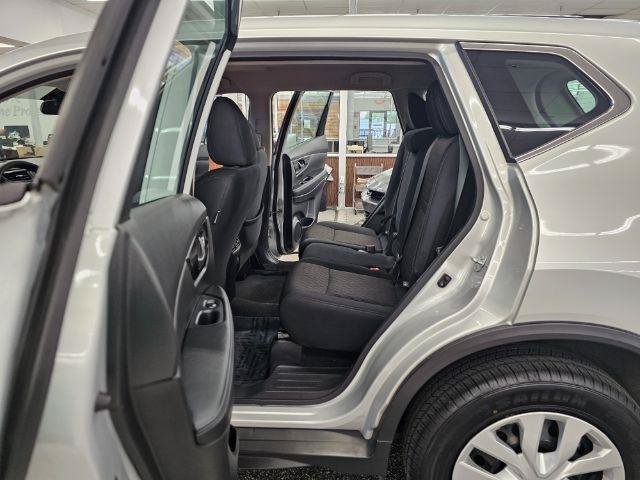 Used 2020 Nissan Rogue S AWD/4WD image 28