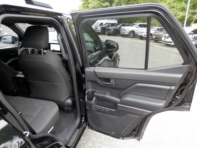 Used 2025 Toyota 4Runner SR5 AWD/4WD image 33