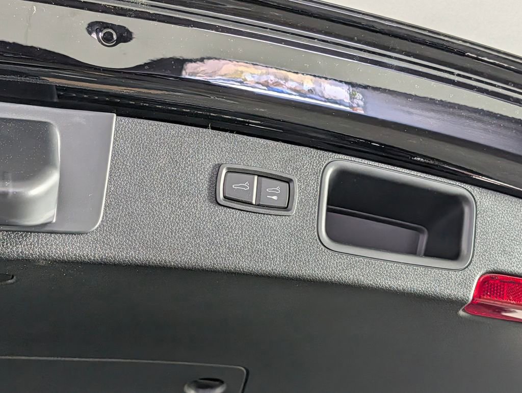 New 2026 Porsche Macan image 18