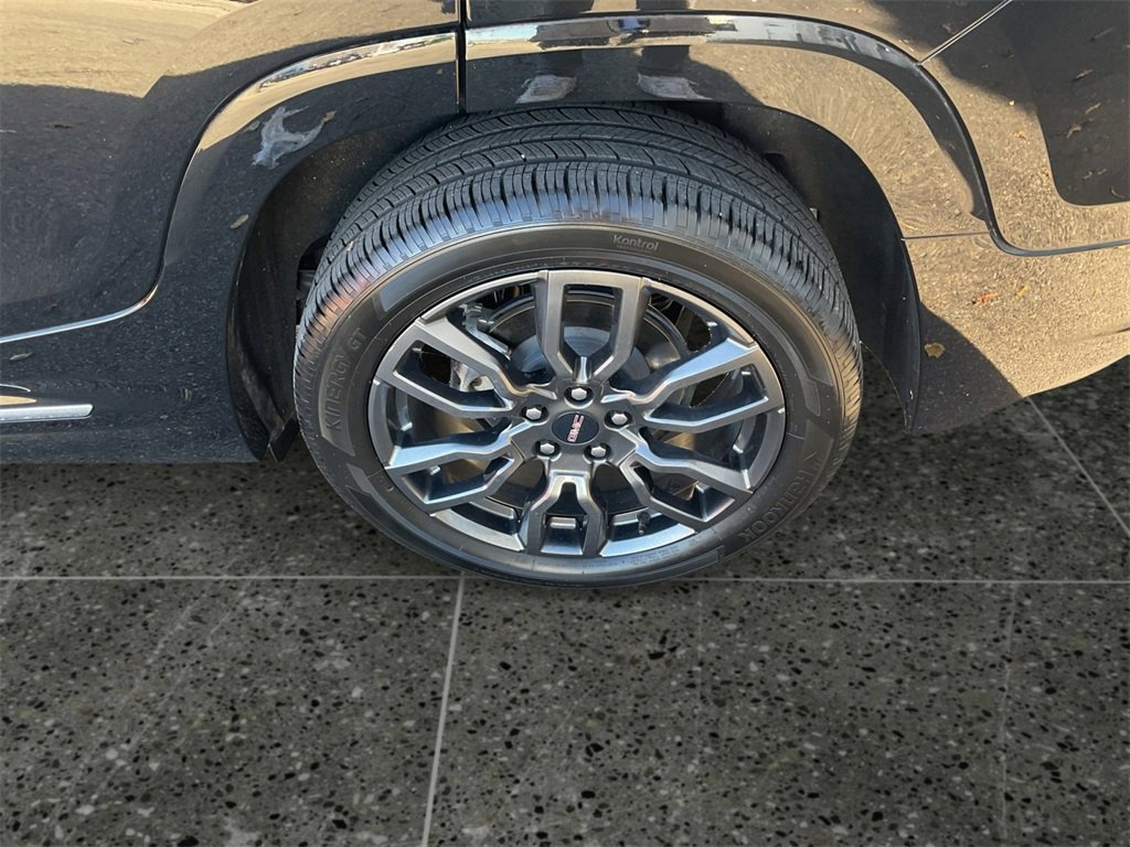 Used 2023 GMC Terrain Denali w/ Black Diamond Edition image 13