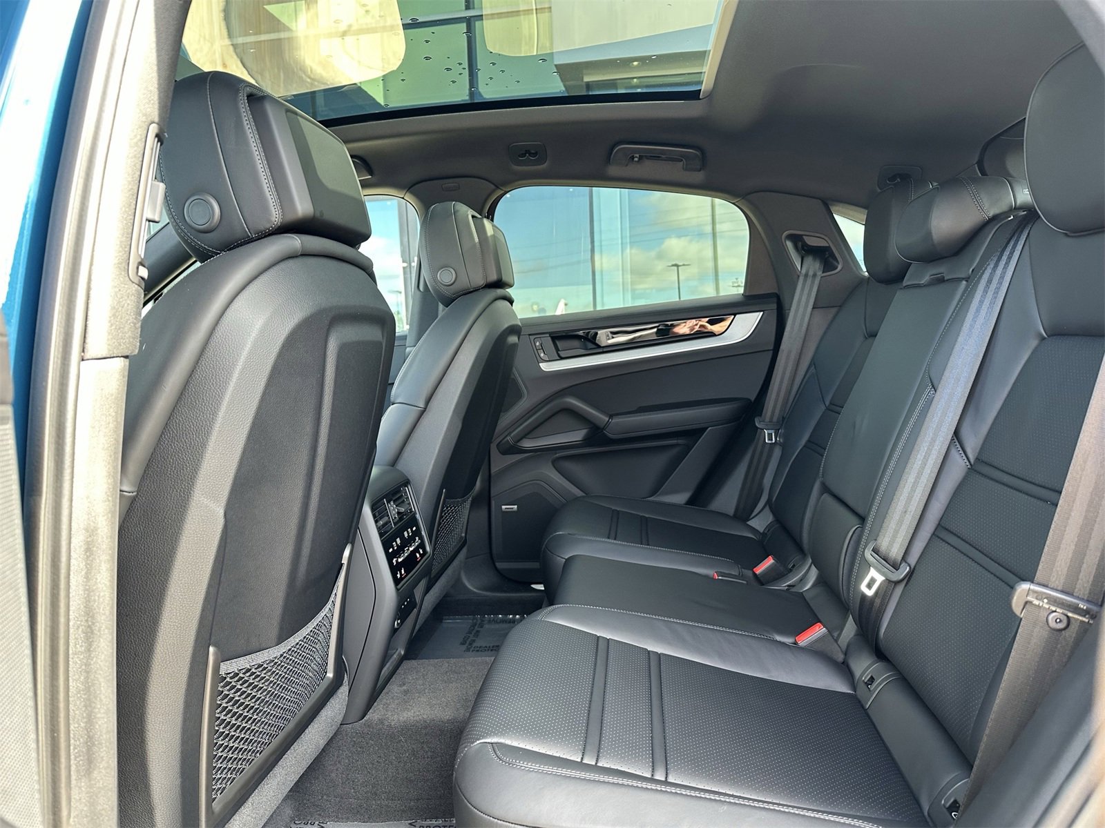 Certified 2024 Porsche Cayenne Coupe image 16