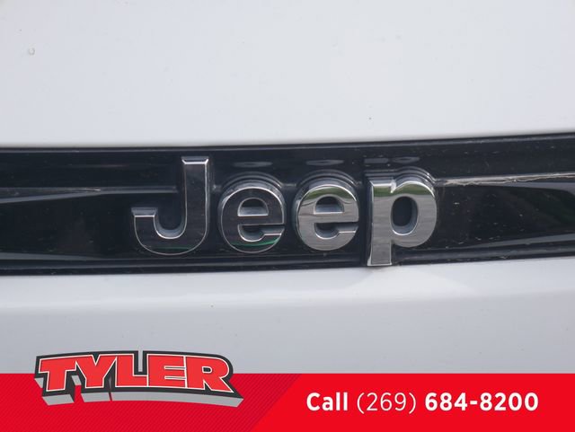 Certified 2023 Jeep Grand Cherokee Limited w/ Trailer Tow Prep Group (B) AWD/4WD image 15