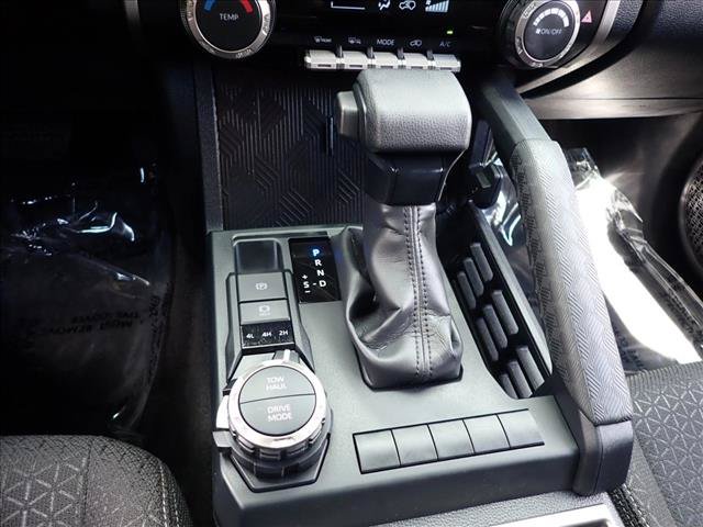 Used 2025 Toyota 4Runner SR5 AWD/4WD image 18