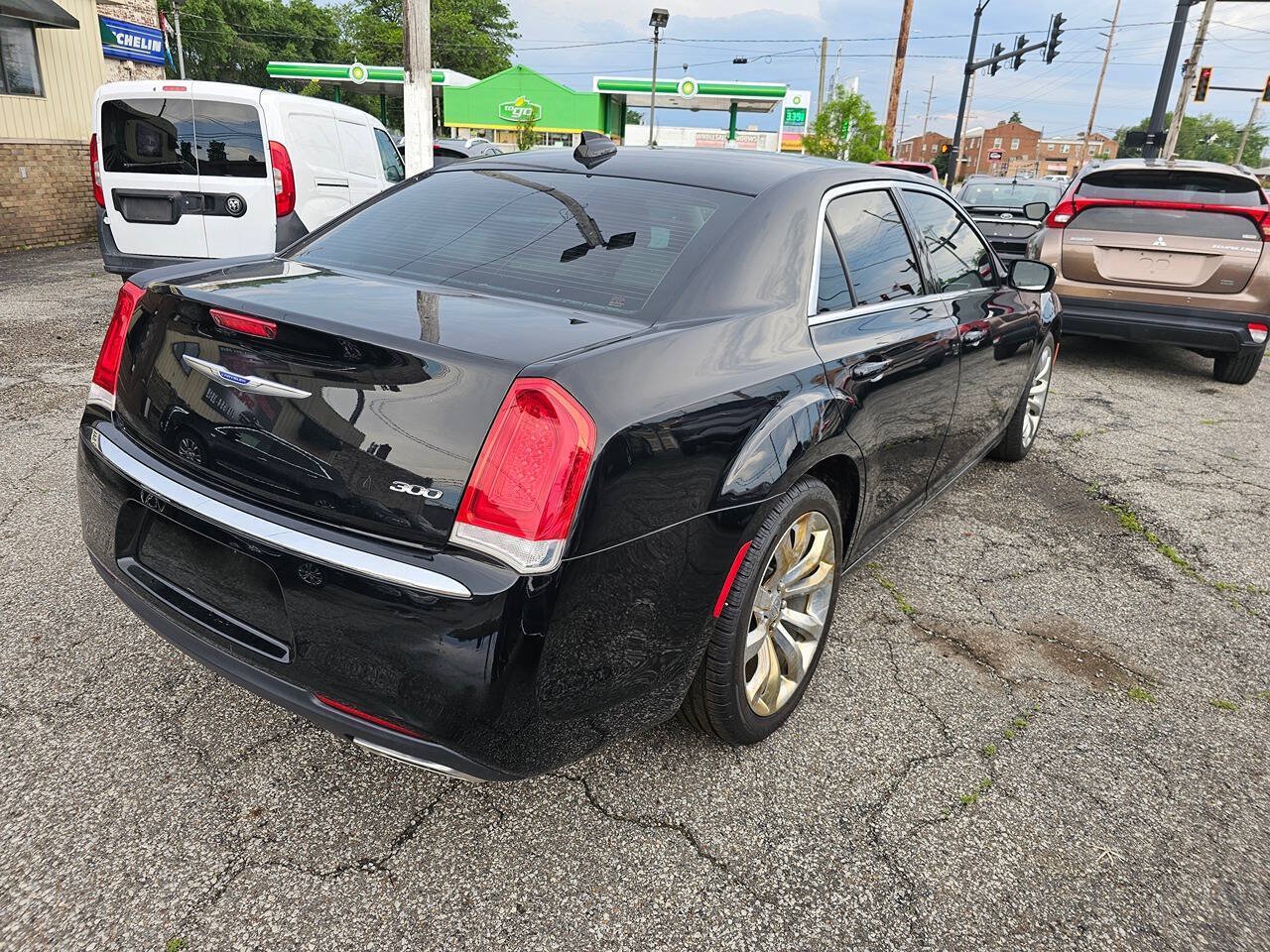 Used 2019 Chrysler 300 Touring w/ Quick Order Package 2EF RWD image 8