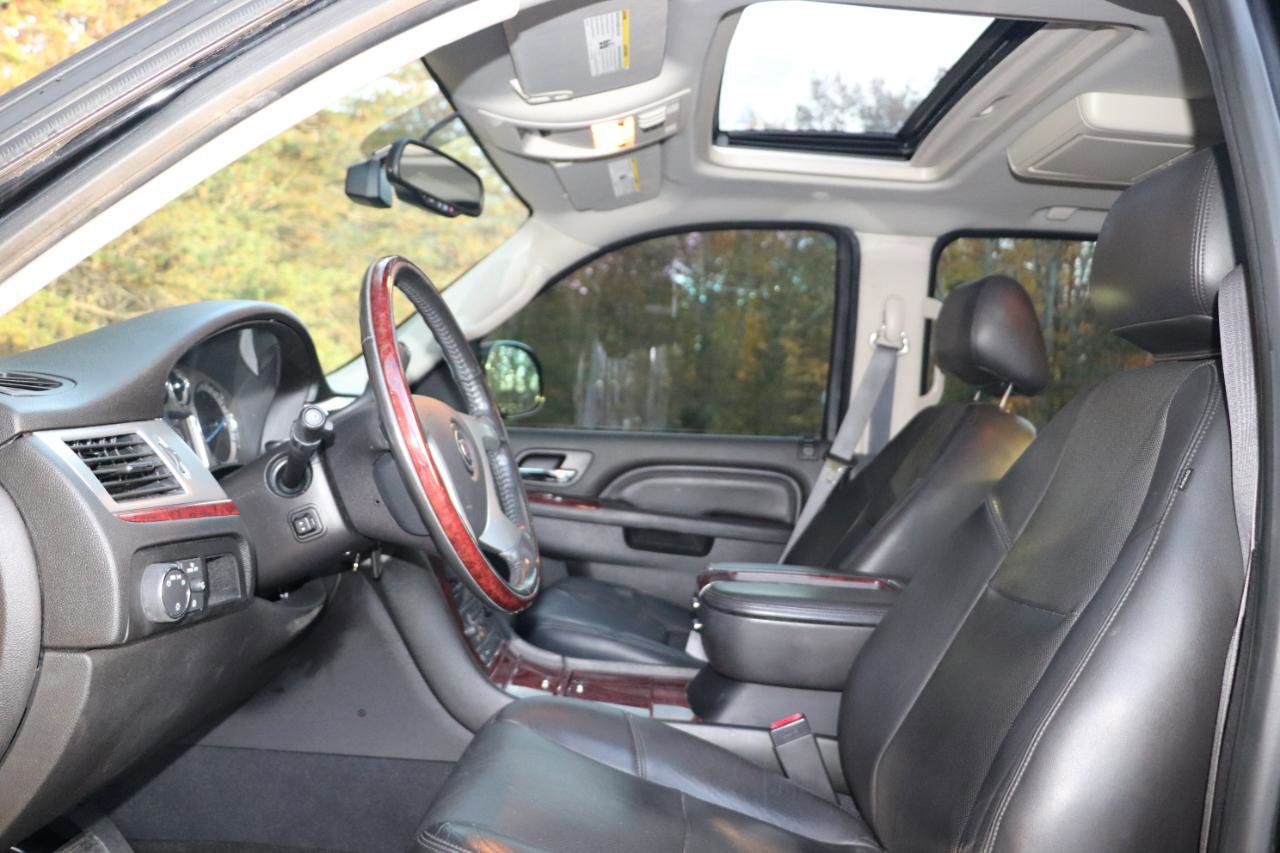 Used 2014 Cadillac Escalade ESV Premium AWD/4WD image 9