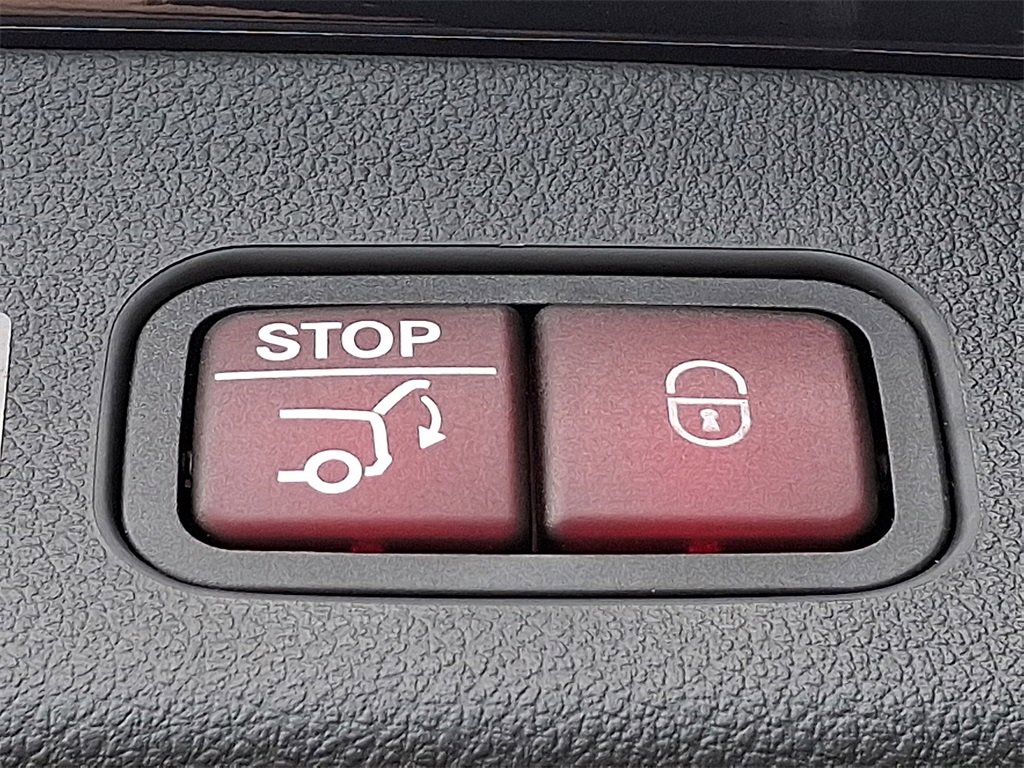 Used 2023 Mercedes-Benz GLC 300 4MATIC image 28