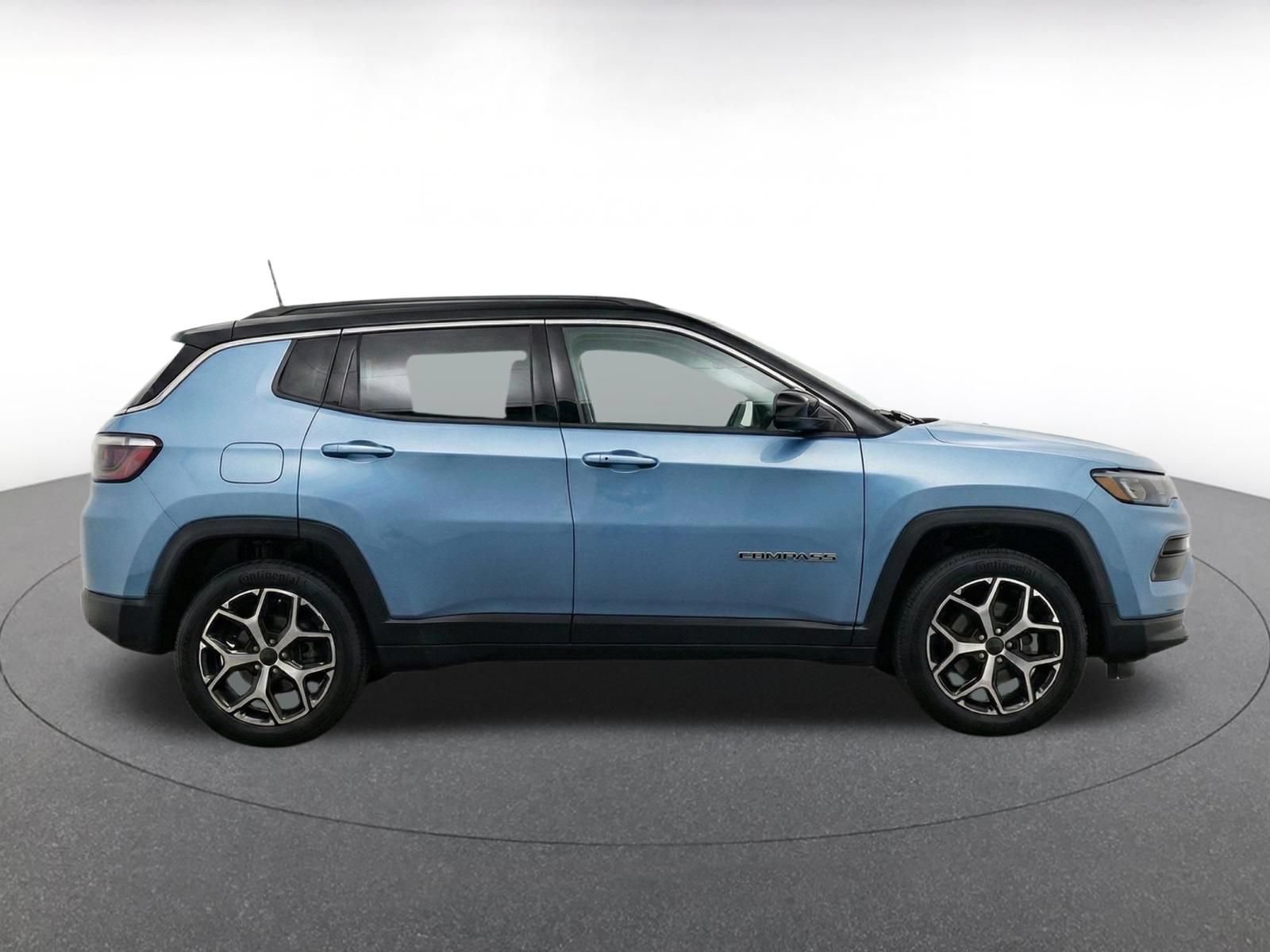 Used 2025 Jeep Compass Limited AWD/4WD image 10