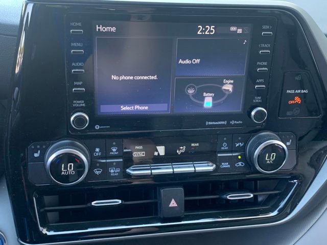 Used 2022 Toyota Highlander XLE AWD/4WD image 14