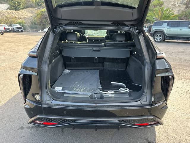 New 2026 Cadillac Lyriq V w/ Exterior Carbon Fiber Package AWD/4WD image 31