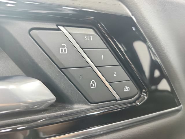 Used 2025 GMC Yukon XL Denali AWD/4WD image 22