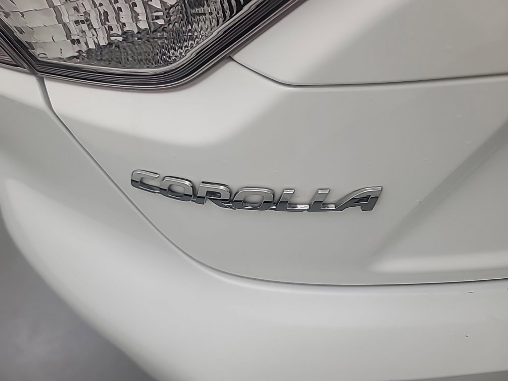 Used 2025 Toyota Corolla LE FWD image 12
