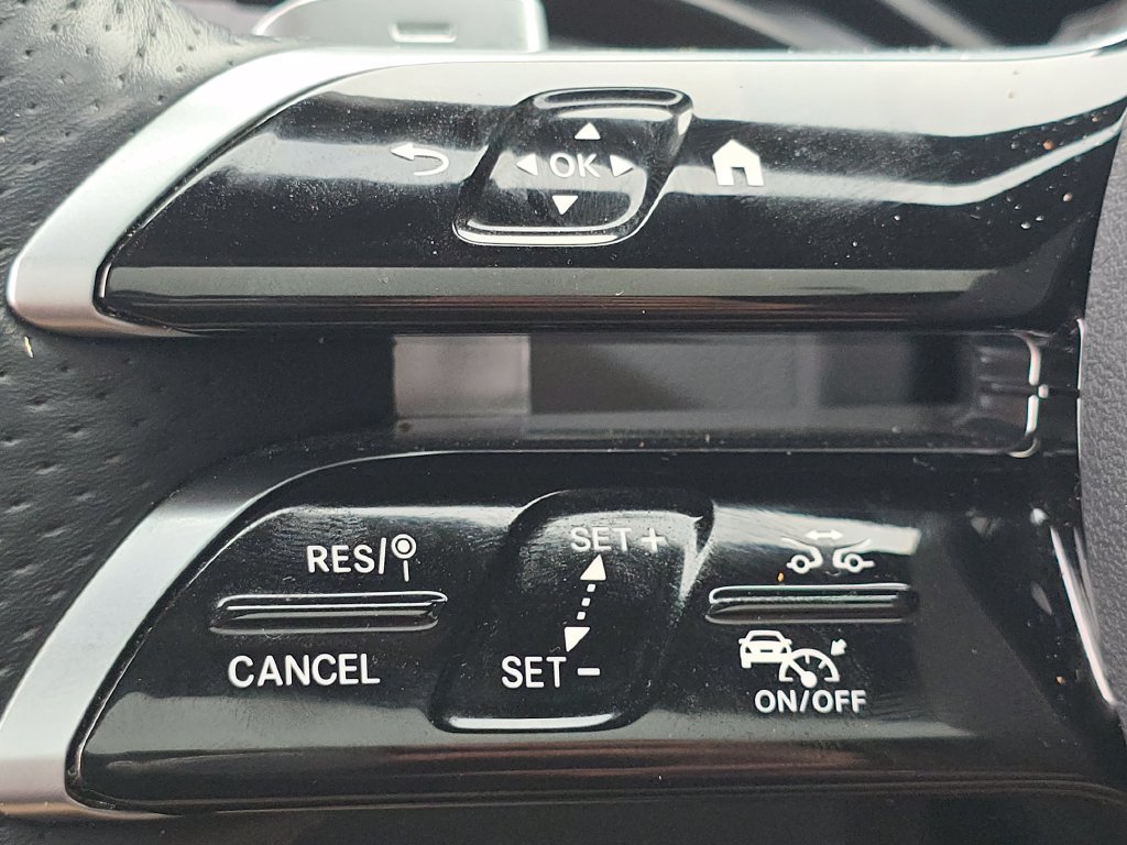 Used 2025 Mercedes-Benz GLC 350e 4MATIC image 35