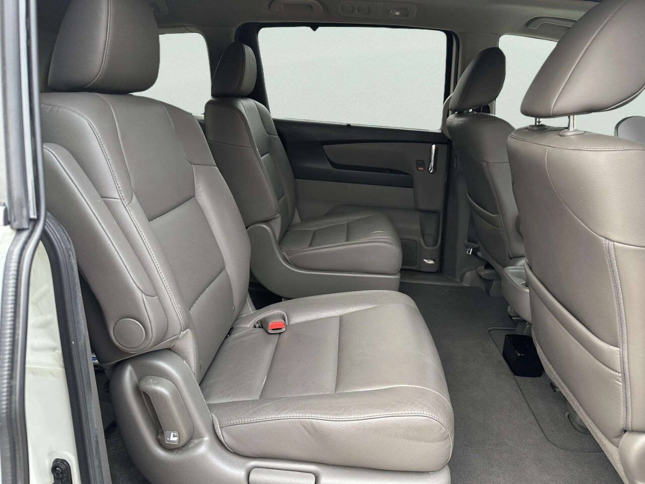 Used 2016 Honda Odyssey Touring Elite image 27