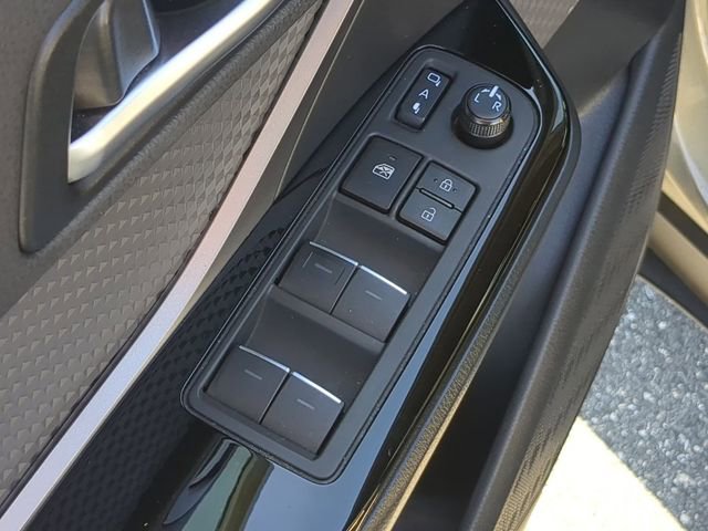 Used 2021 Toyota C-HR XLE image 22