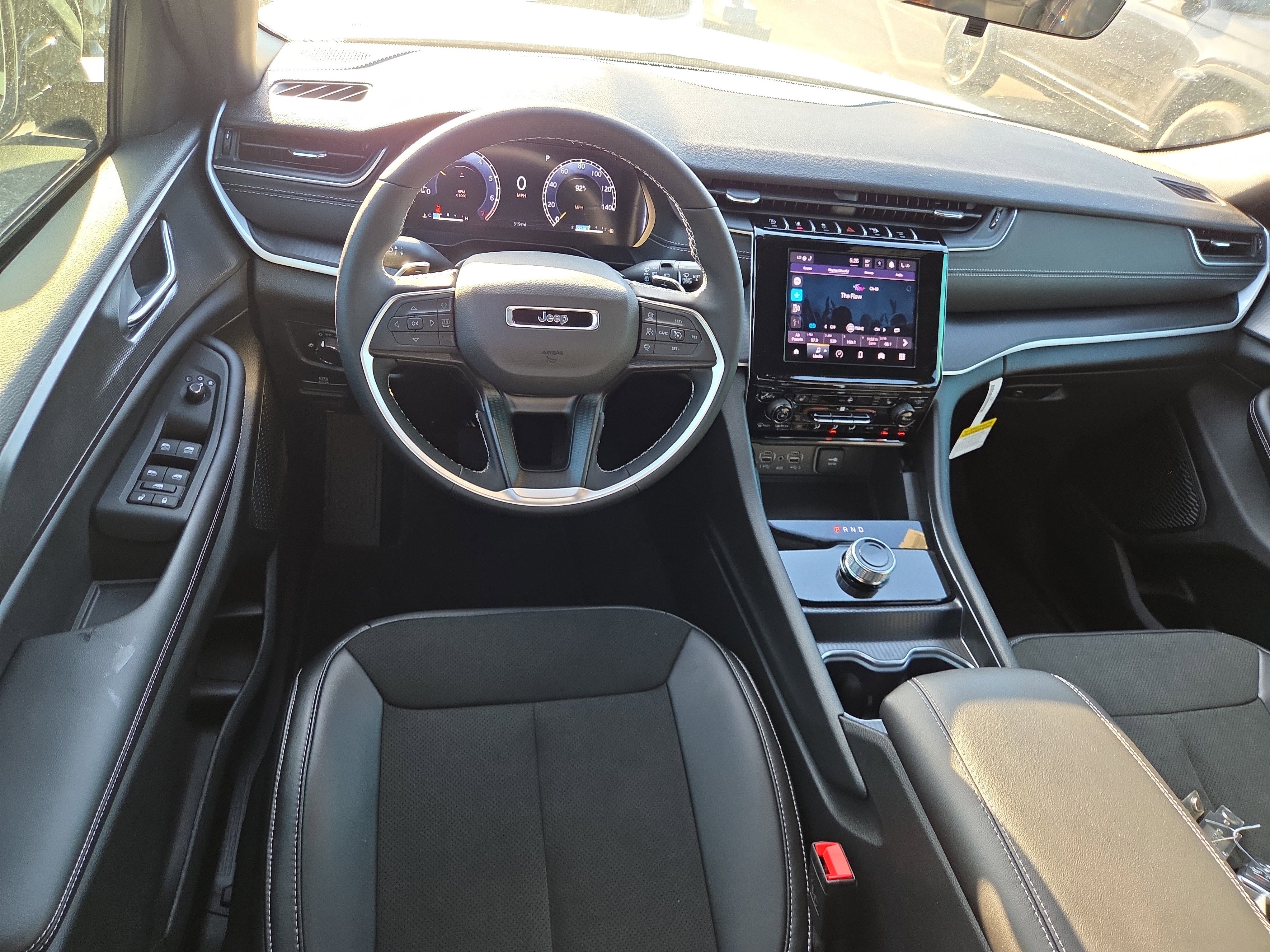 New 2025 Jeep Grand Cherokee Altitude image 7