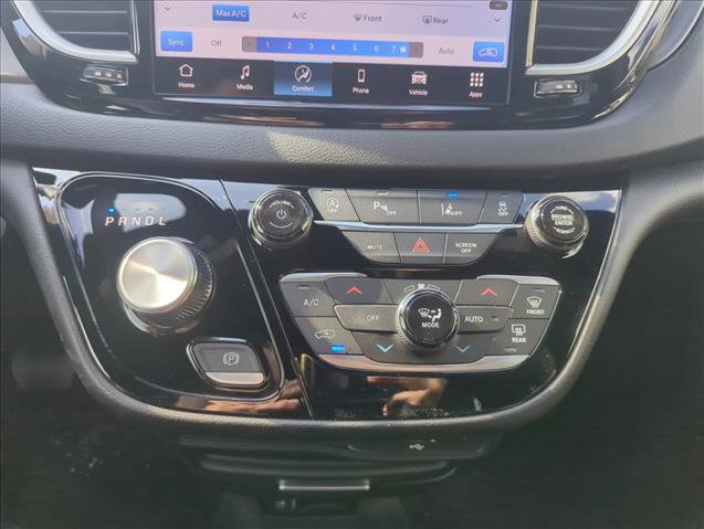 New 2026 Chrysler Voyager LX image 12