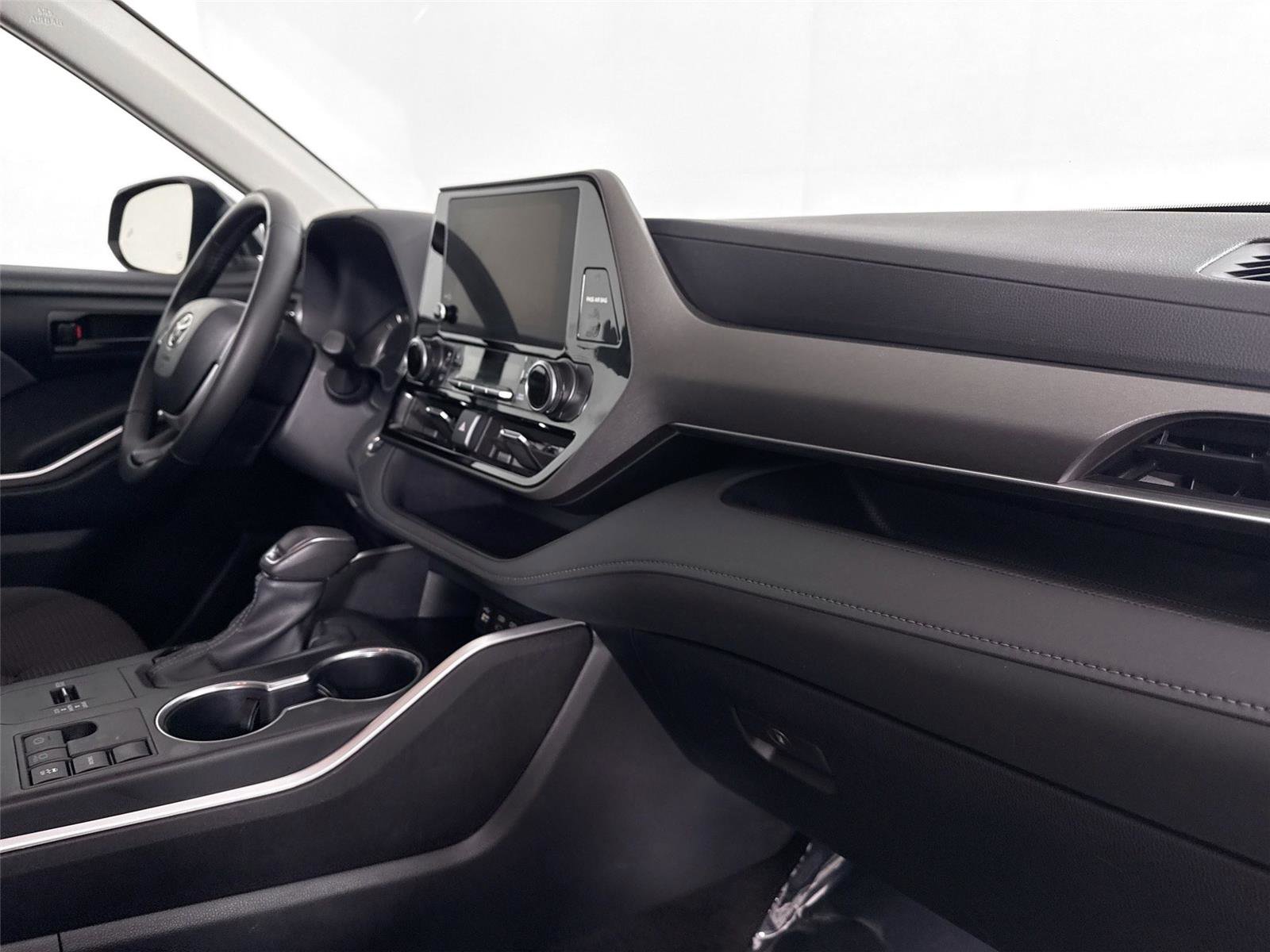 Certified 2025 Toyota Highlander LE FWD image 39